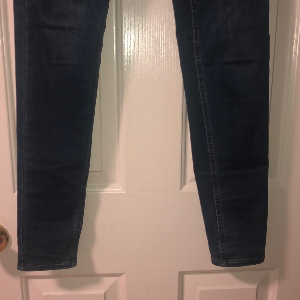 Levis - Picture 3 of 5